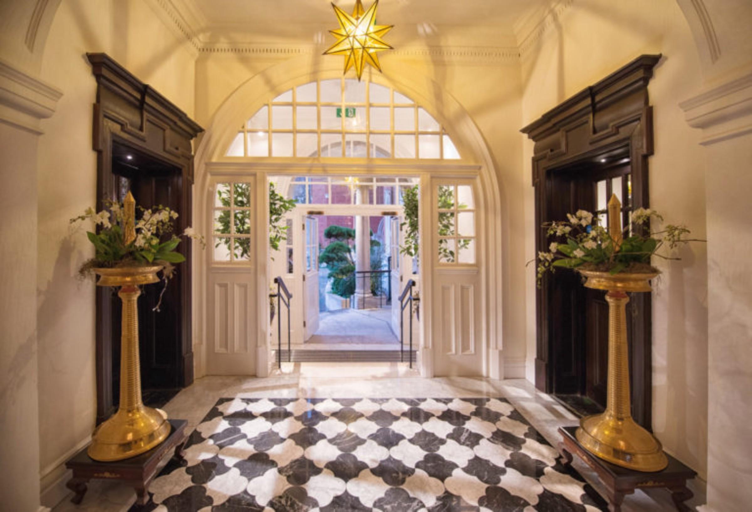 The Lalit London Ξενοδοχείο Εξωτερικό φωτογραφία Entrance to the hotel