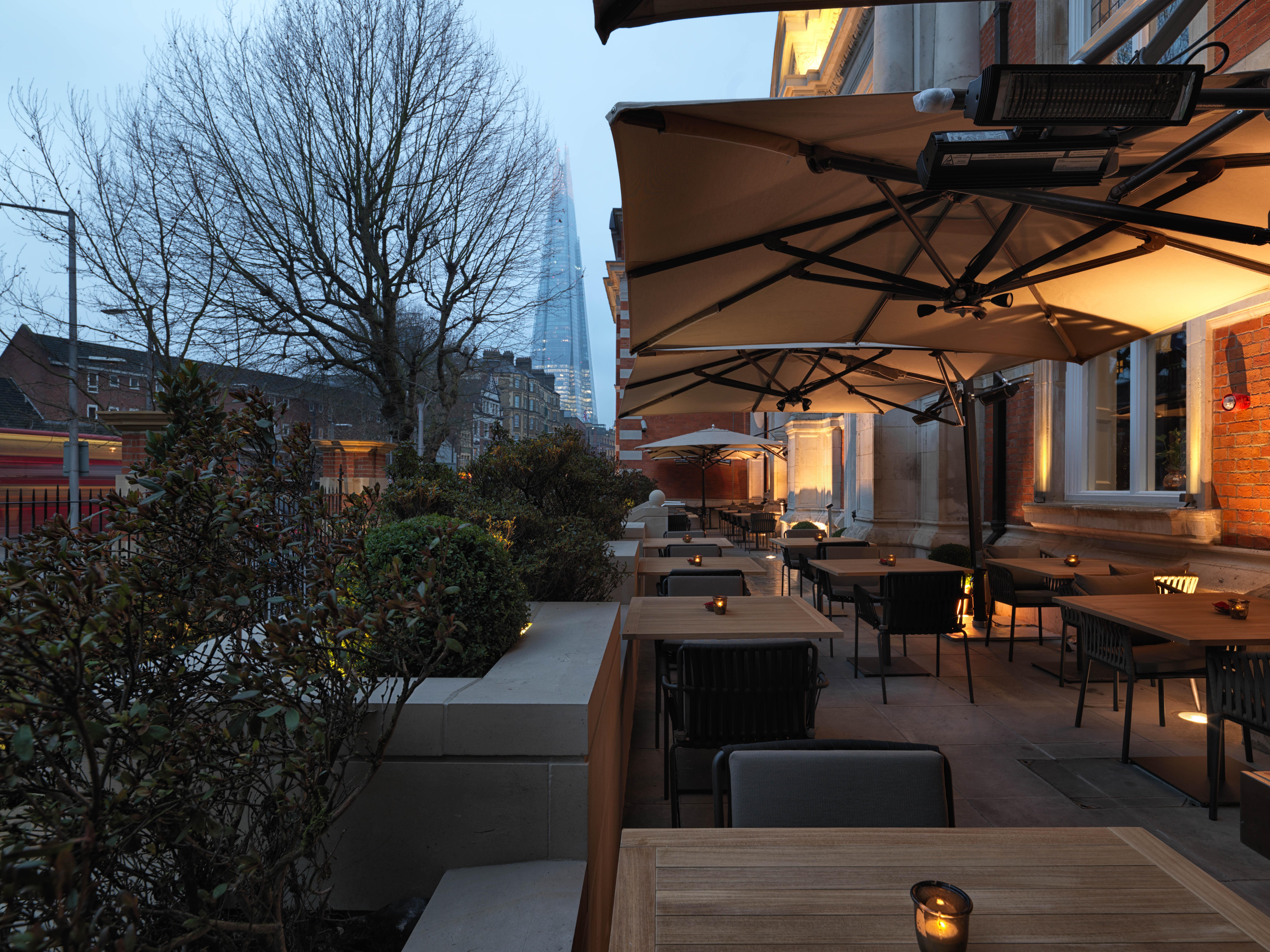 The Lalit London Ξενοδοχείο Εξωτερικό φωτογραφία The terrace at the River Café