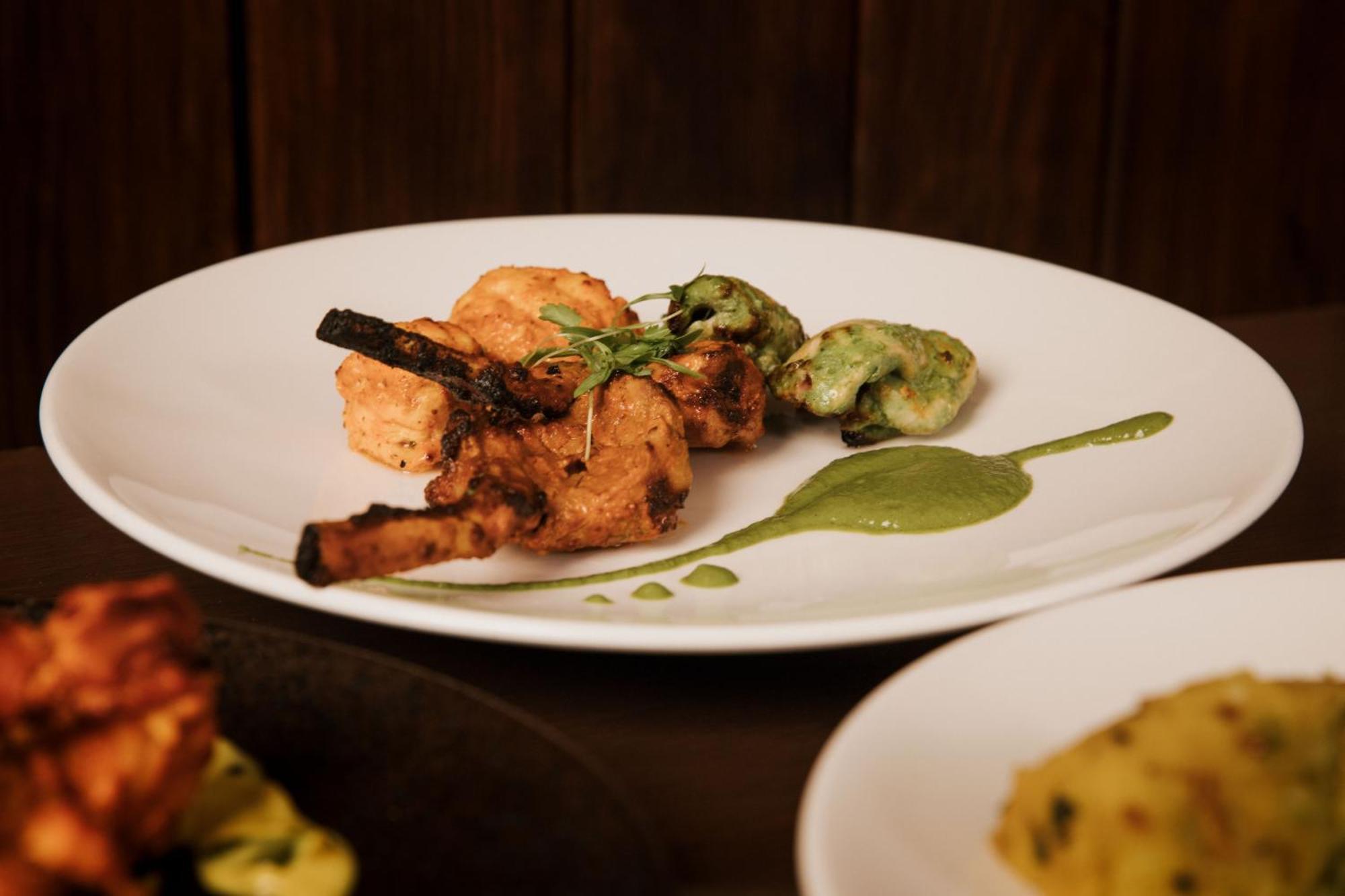 The Lalit London Ξενοδοχείο Εξωτερικό φωτογραφία Chicken Tikka
