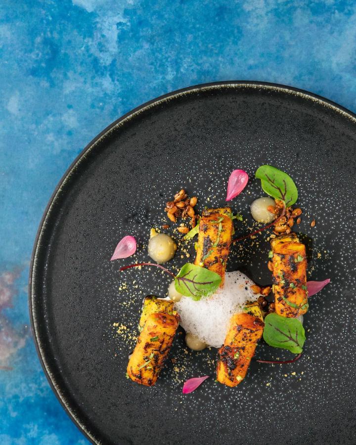 The Lalit London Ξενοδοχείο Εξωτερικό φωτογραφία A dish from the restaurant