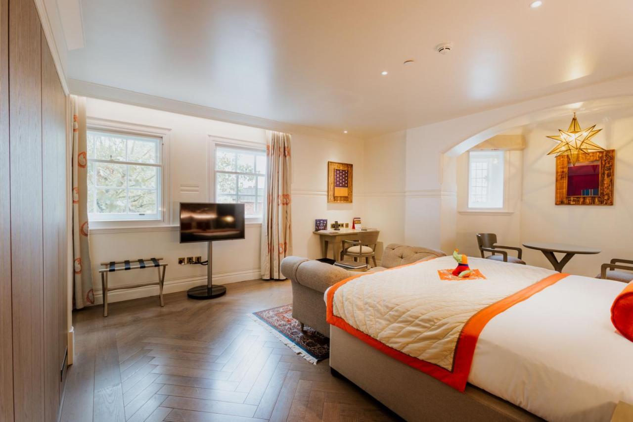 The Lalit London Ξενοδοχείο Εξωτερικό φωτογραφία A room at the hotel