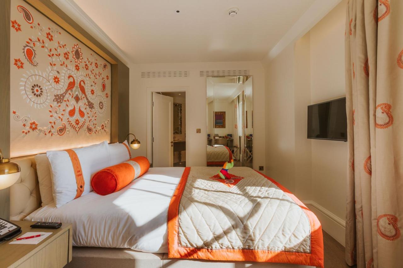 The Lalit London Ξενοδοχείο Εξωτερικό φωτογραφία A bedroom at the Mandarin Oriental, London
