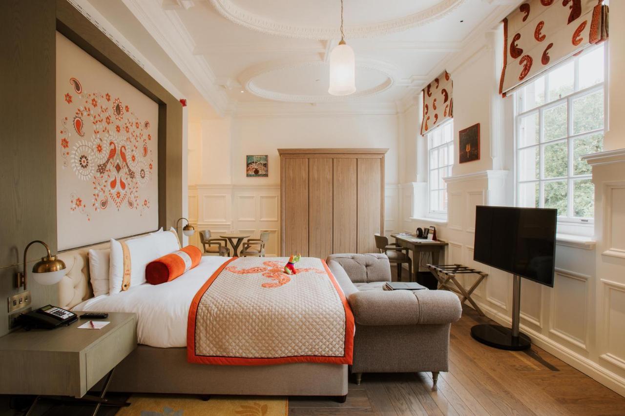 The Lalit London Ξενοδοχείο Εξωτερικό φωτογραφία A bedroom at the hotel
