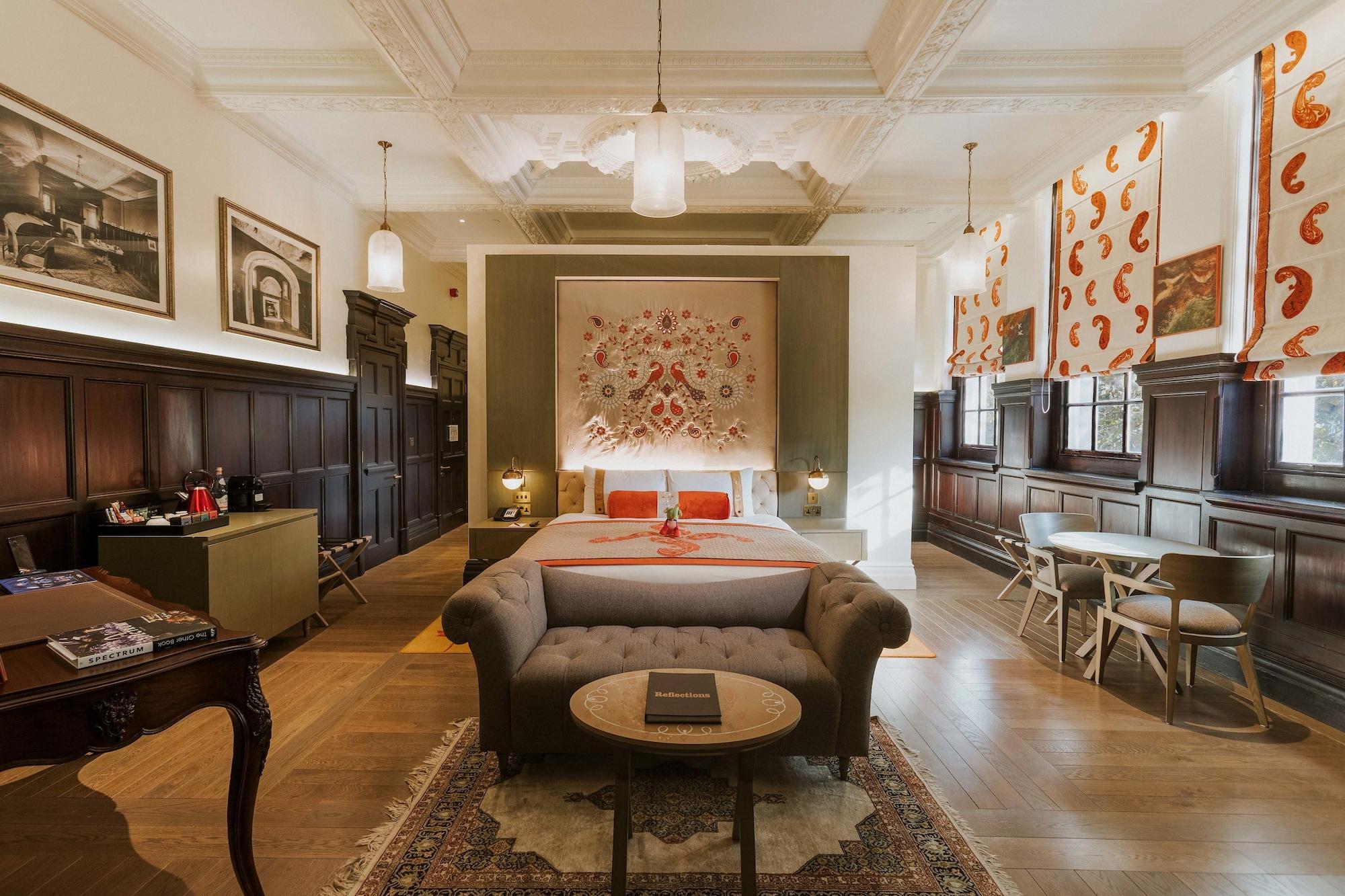 The Lalit London Ξενοδοχείο Εξωτερικό φωτογραφία A suite at the hotel