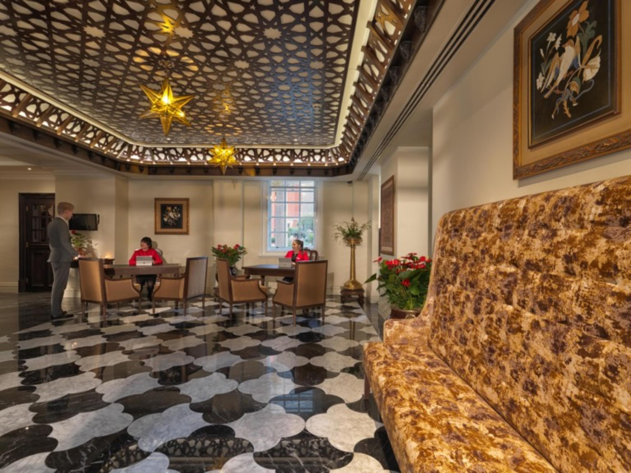 The Lalit London Ξενοδοχείο Εσωτερικό φωτογραφία The lobby of the hotel