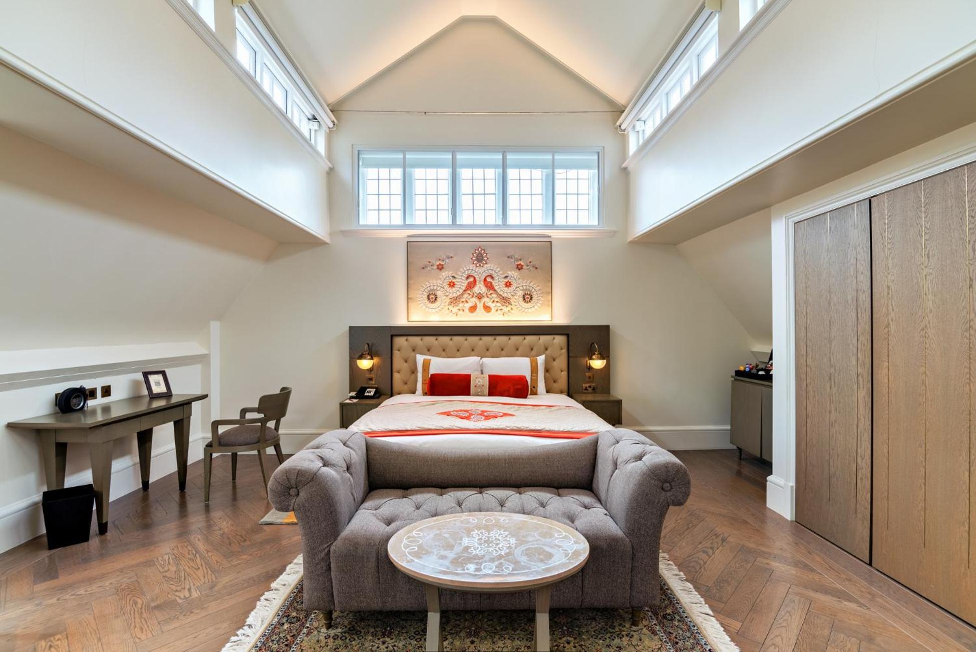 The Lalit London Ξενοδοχείο Εξωτερικό φωτογραφία A bedroom at the hotel