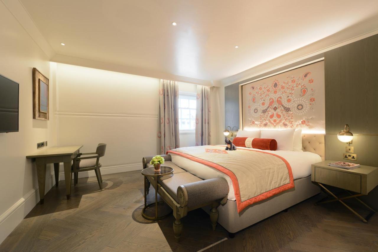 The Lalit London Ξενοδοχείο Εξωτερικό φωτογραφία A bedroom at The Mitre